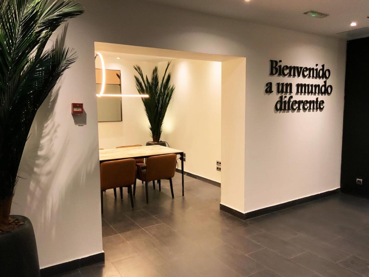 Ilunion Almirante Hotel Барселона Екстериор снимка