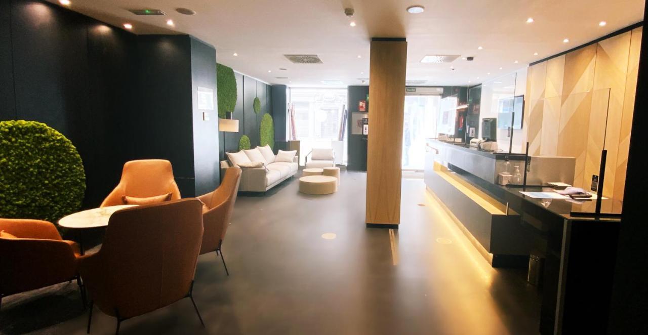 Ilunion Almirante Hotel Барселона Екстериор снимка