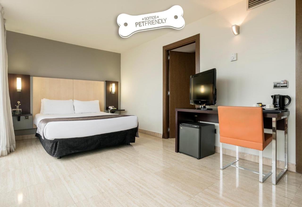 Ilunion Almirante Hotel Барселона Екстериор снимка
