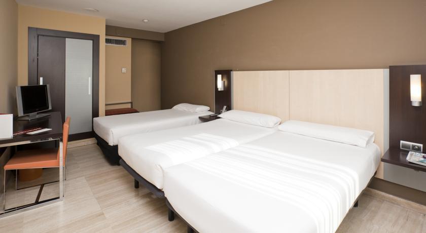 Ilunion Almirante Hotel Барселона Екстериор снимка