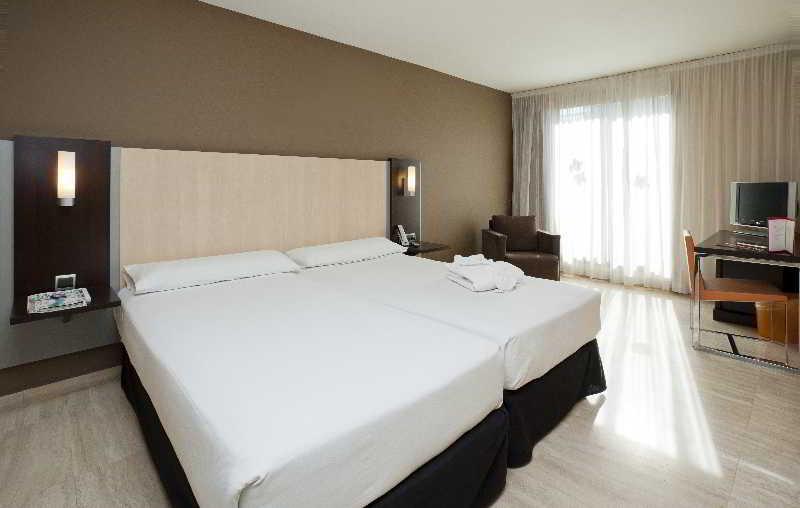 Ilunion Almirante Hotel Барселона Екстериор снимка
