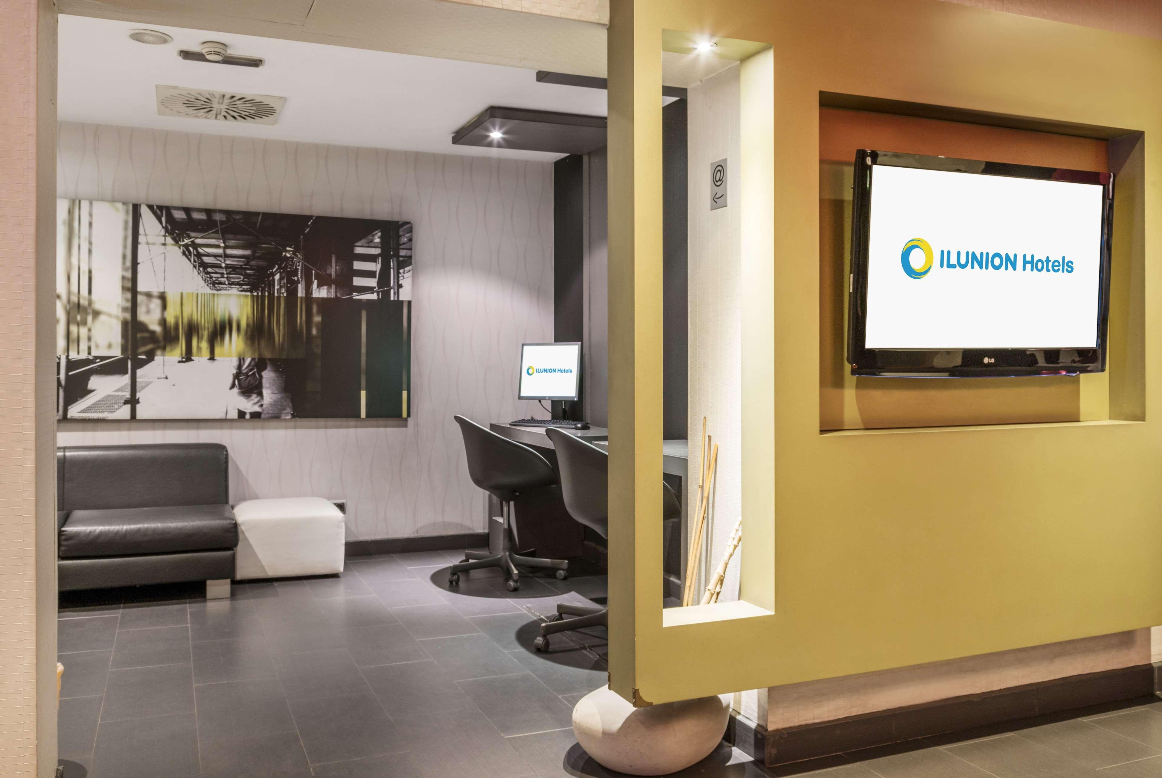 Ilunion Almirante Hotel Барселона Екстериор снимка