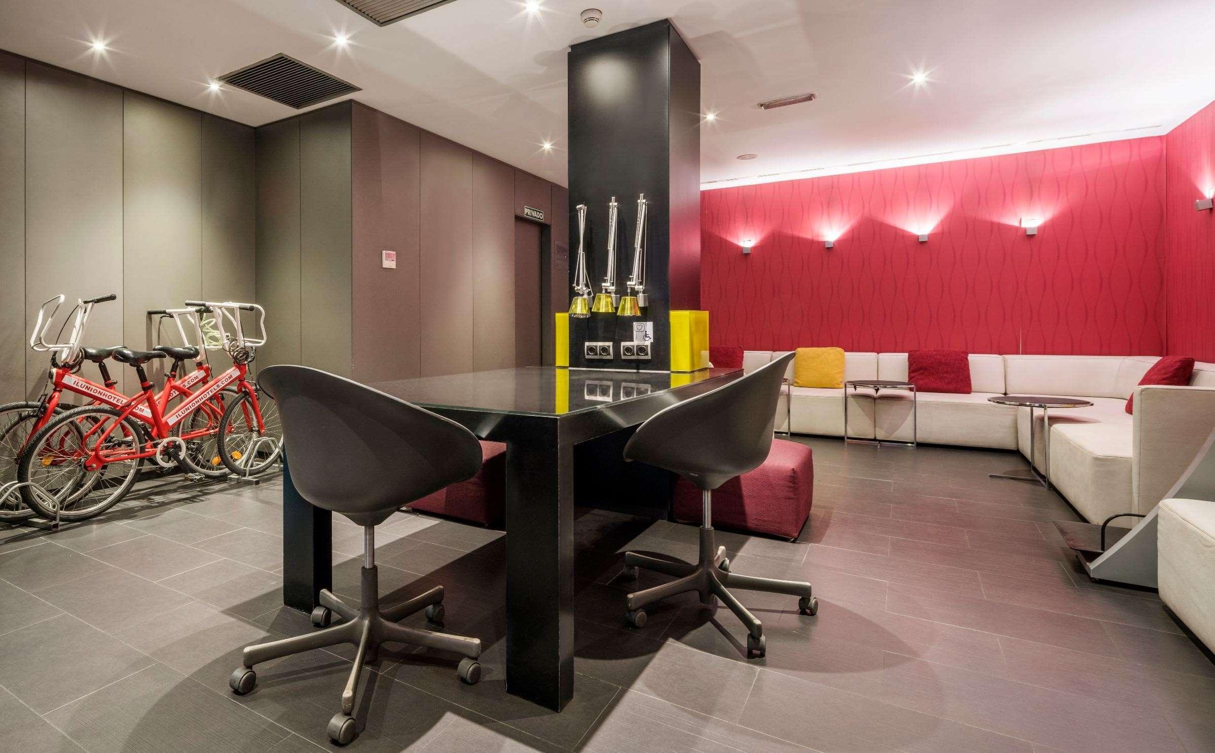 Ilunion Almirante Hotel Барселона Екстериор снимка