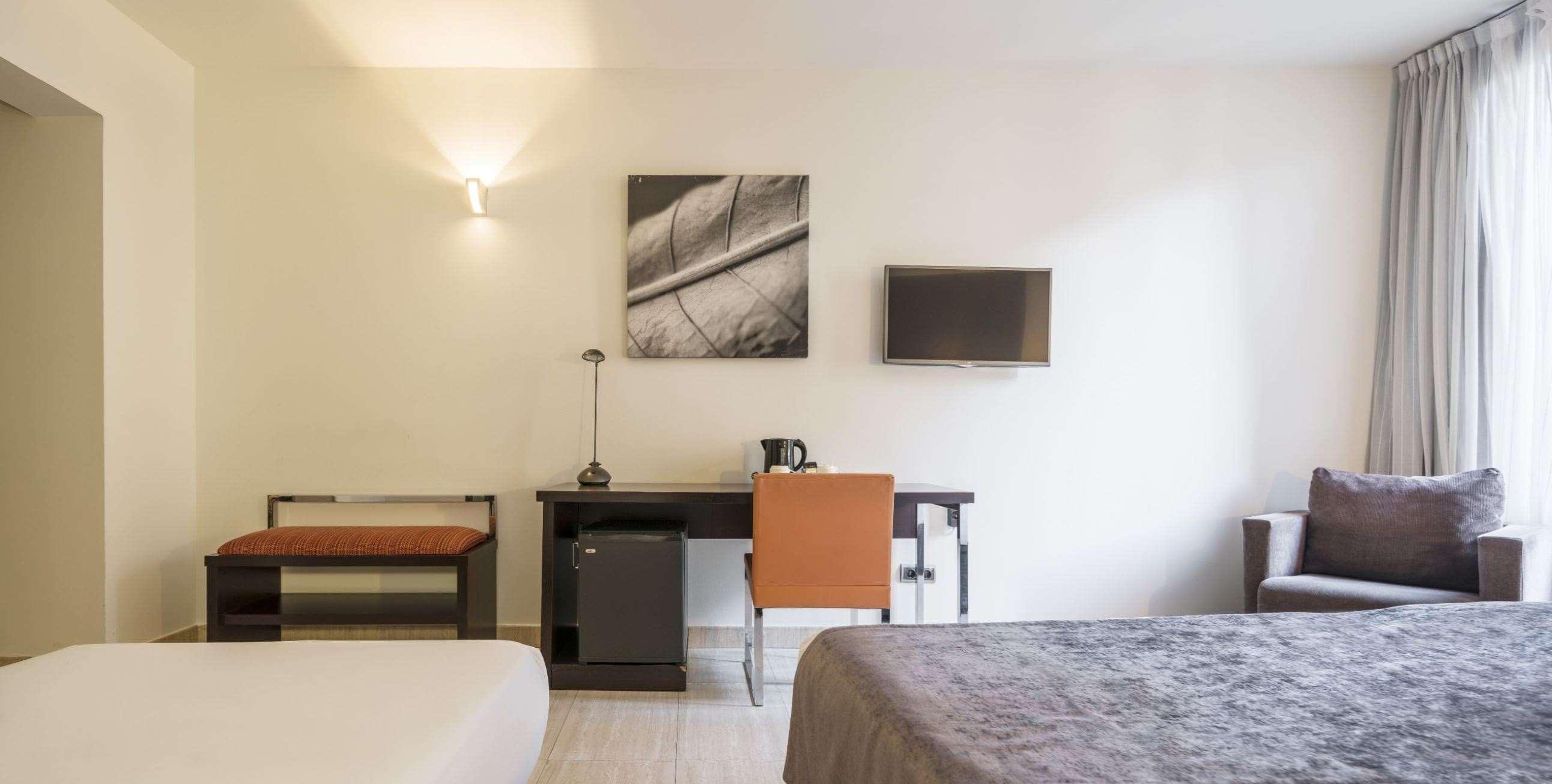 Ilunion Almirante Hotel Барселона Екстериор снимка