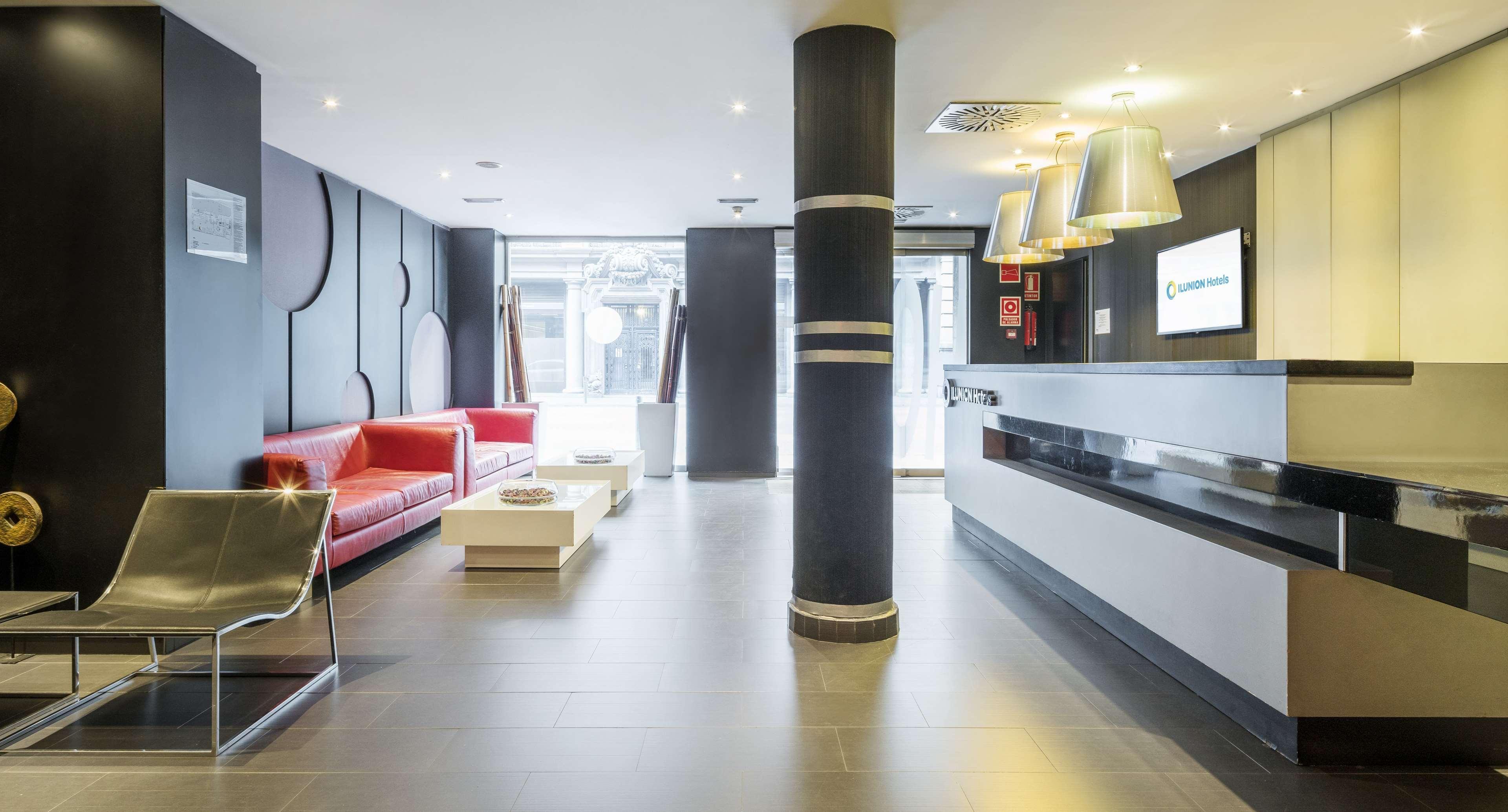 Ilunion Almirante Hotel Барселона Екстериор снимка