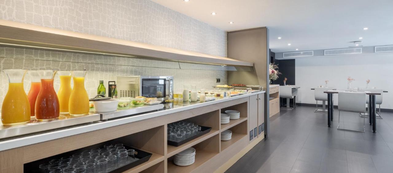 Ilunion Almirante Hotel Барселона Екстериор снимка