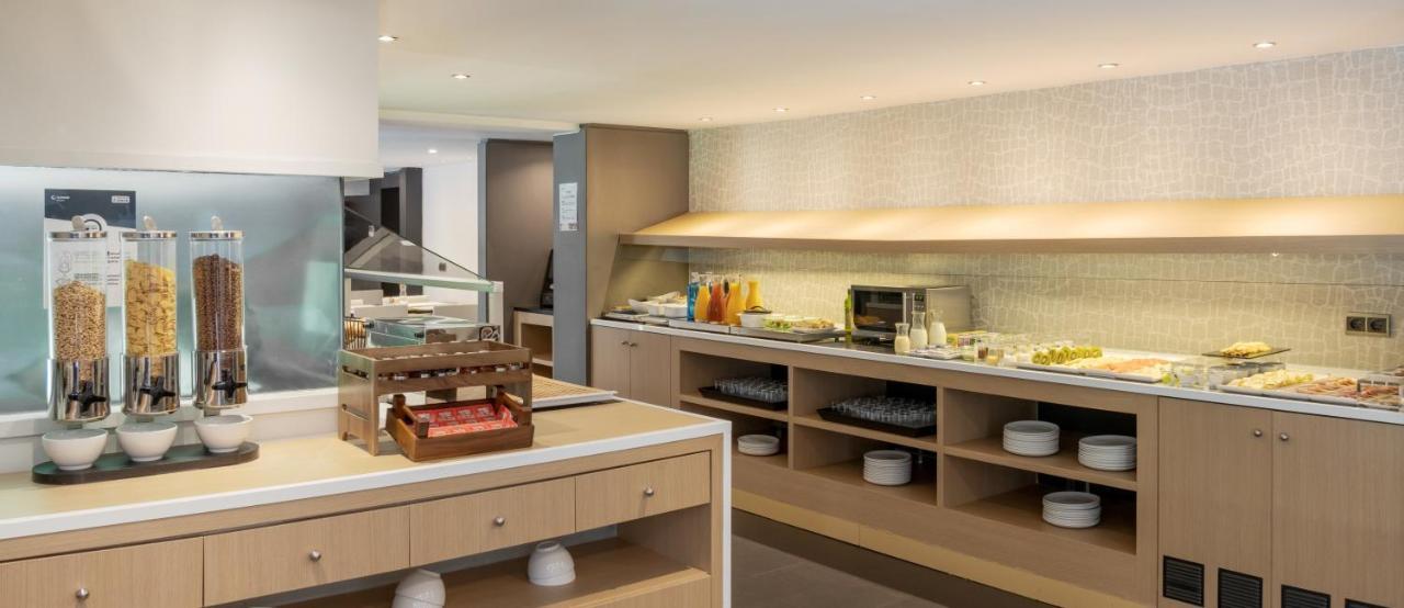 Ilunion Almirante Hotel Барселона Екстериор снимка