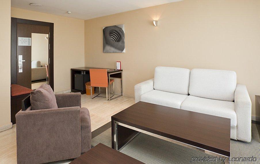 Ilunion Almirante Hotel Барселона Стая снимка