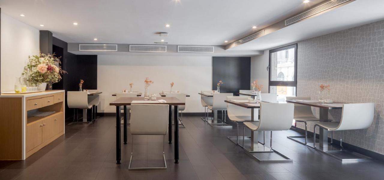 Ilunion Almirante Hotel Барселона Екстериор снимка