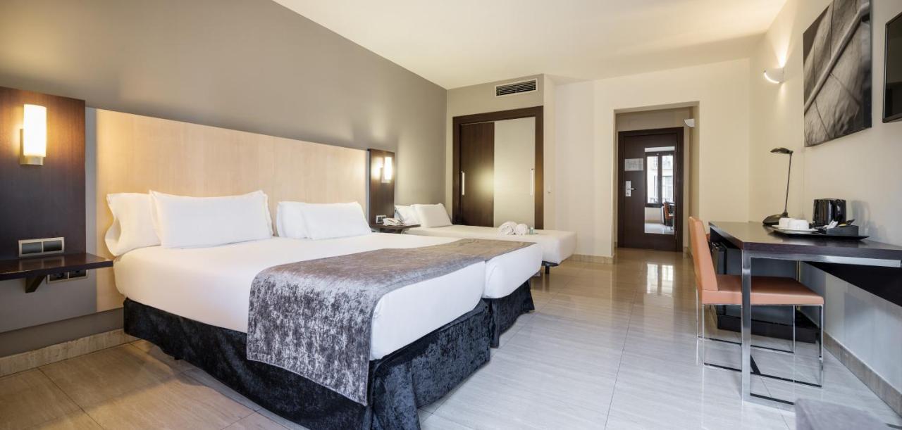 Ilunion Almirante Hotel Барселона Екстериор снимка