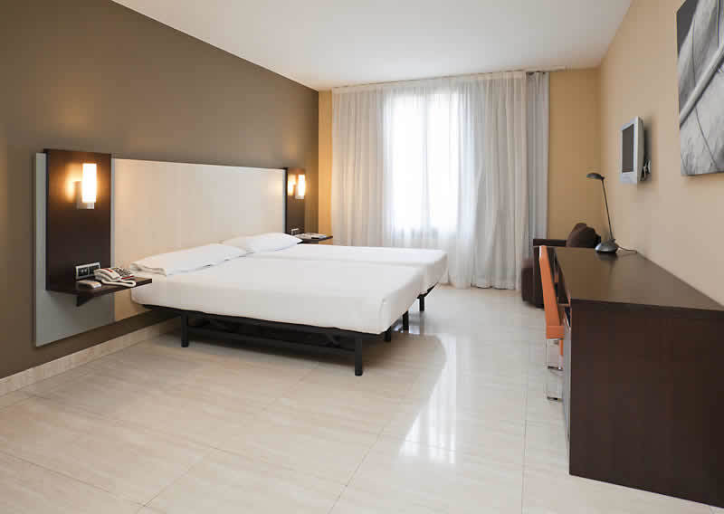 Ilunion Almirante Hotel Барселона Екстериор снимка