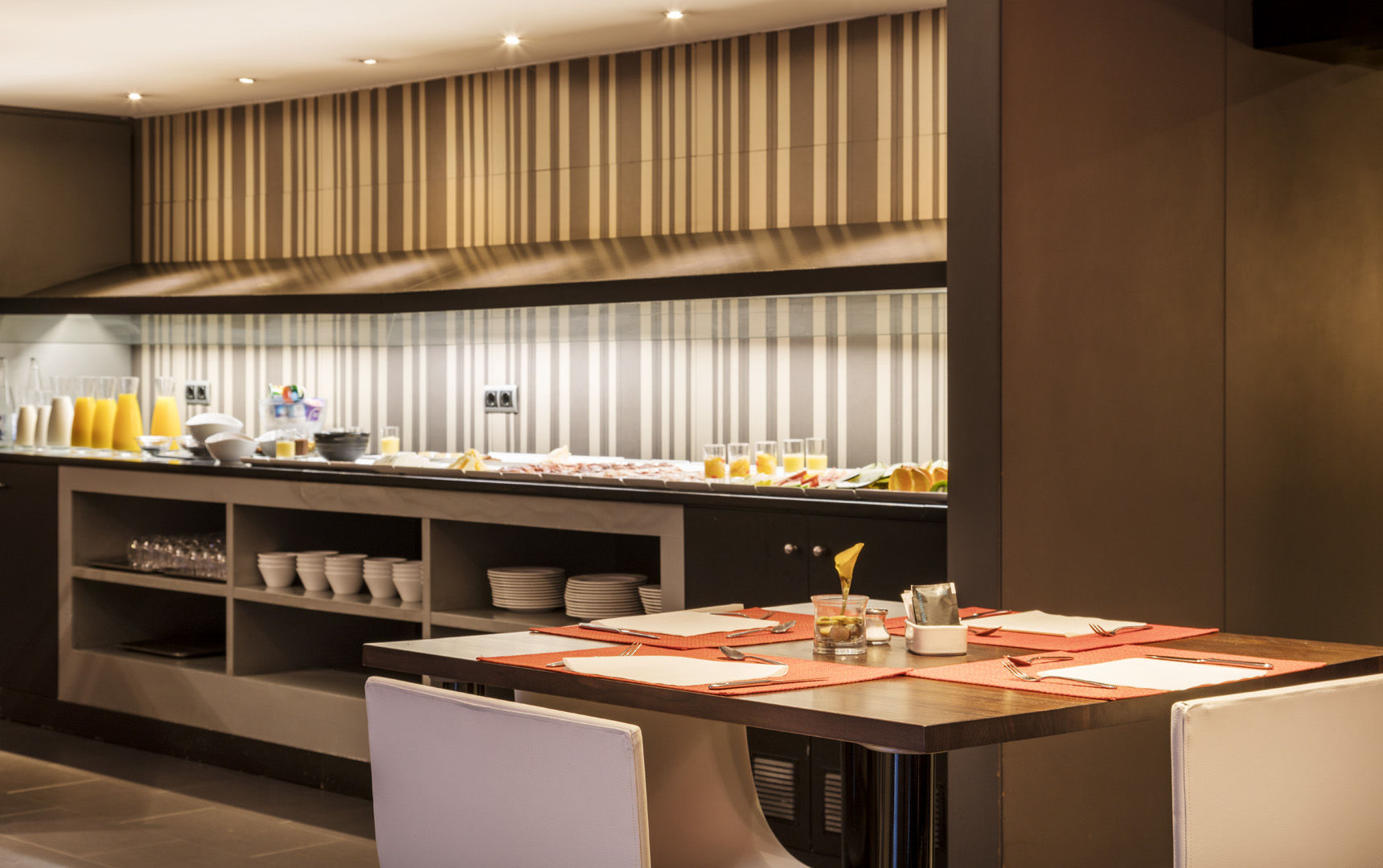 Ilunion Almirante Hotel Барселона Екстериор снимка