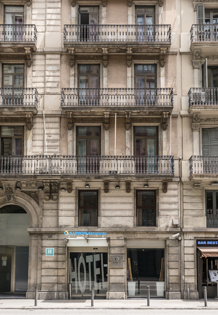 Ilunion Almirante Hotel Барселона Екстериор снимка