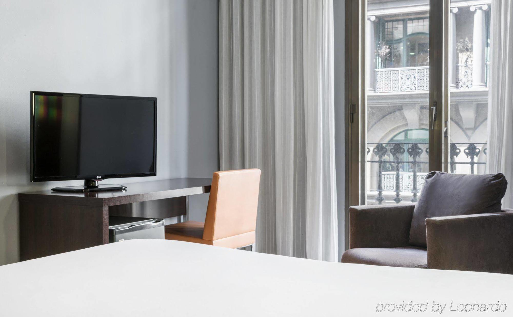 Ilunion Almirante Hotel Барселона Екстериор снимка