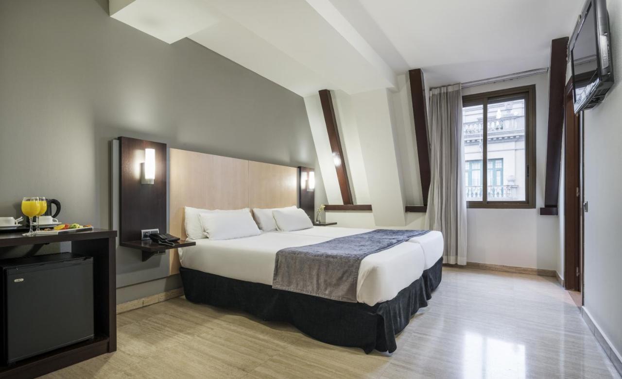 Ilunion Almirante Hotel Барселона Екстериор снимка
